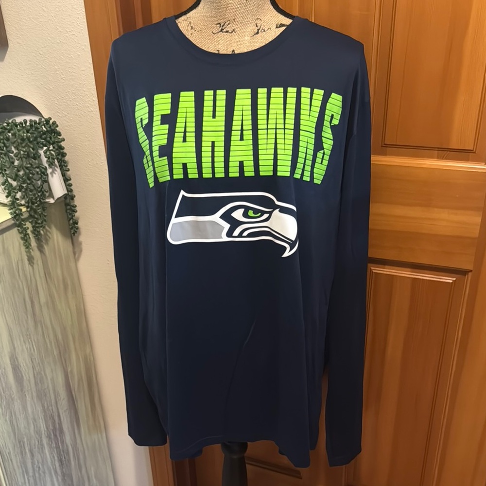 NWOT Women’s Seahawks Long Sleeve Shirt